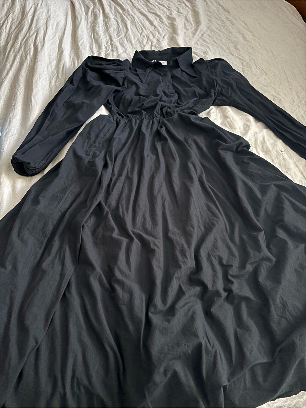 Elegant Black Long-Sleeve Midi Dress with Collared Neck